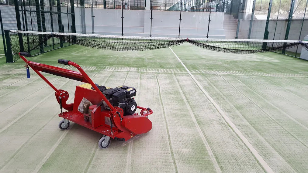 Mantenimiento de pistas de pádel en comunidades de vecinos | West Padel Store